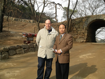 Doo Sung President, Dall Young, Lee kindly showed a famous Korean bridge to Michael